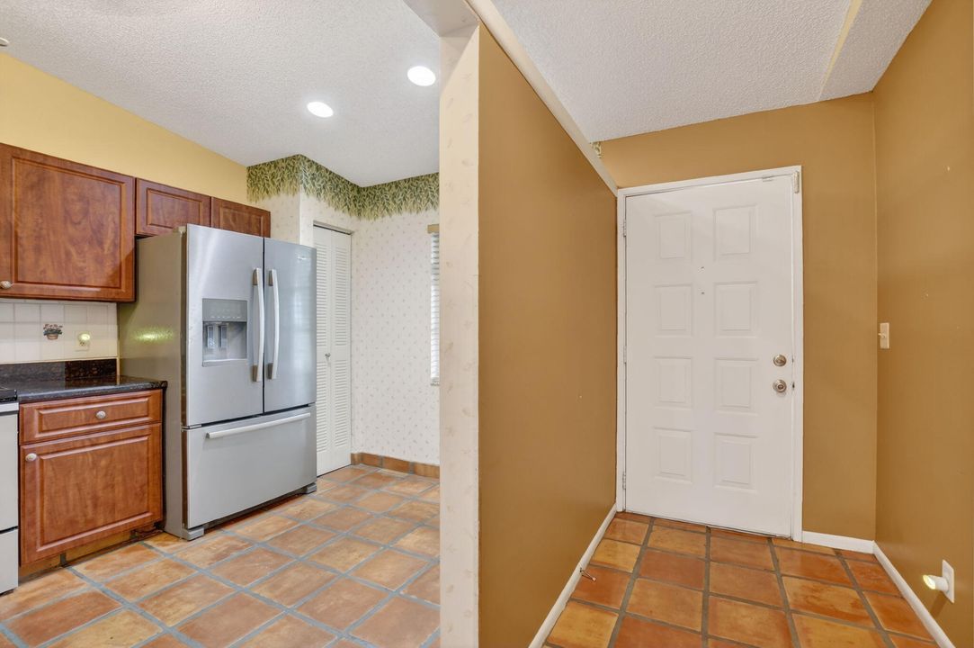 For Sale: $189,900 (2 beds, 2 baths, 1162 Square Feet)