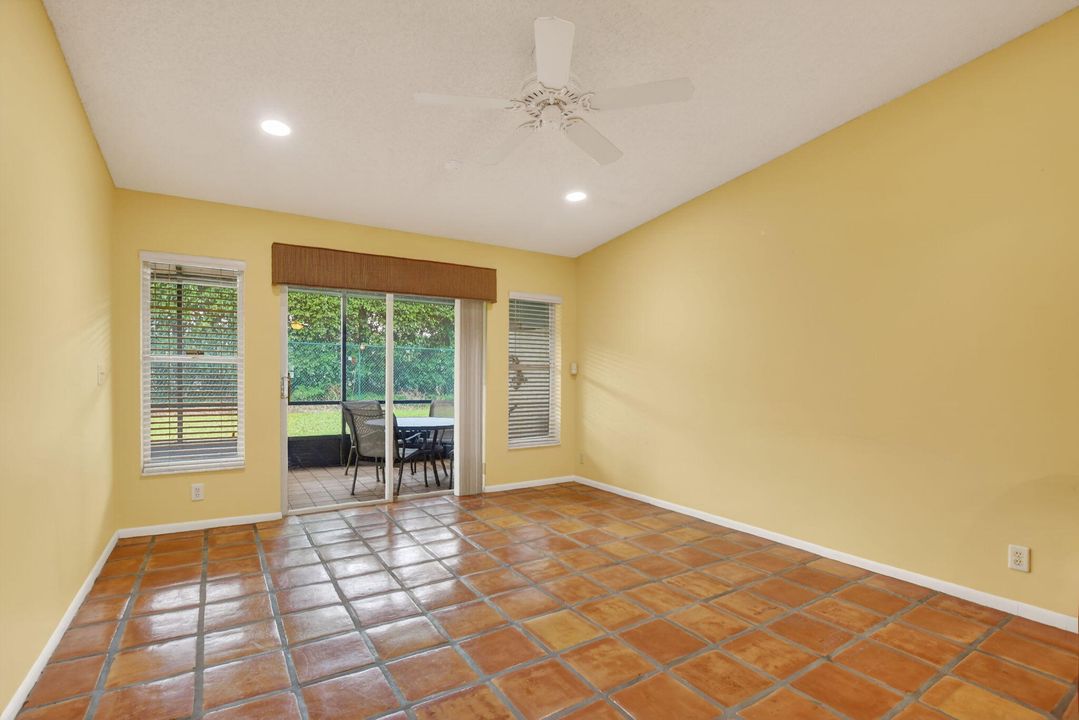 For Sale: $189,900 (2 beds, 2 baths, 1162 Square Feet)