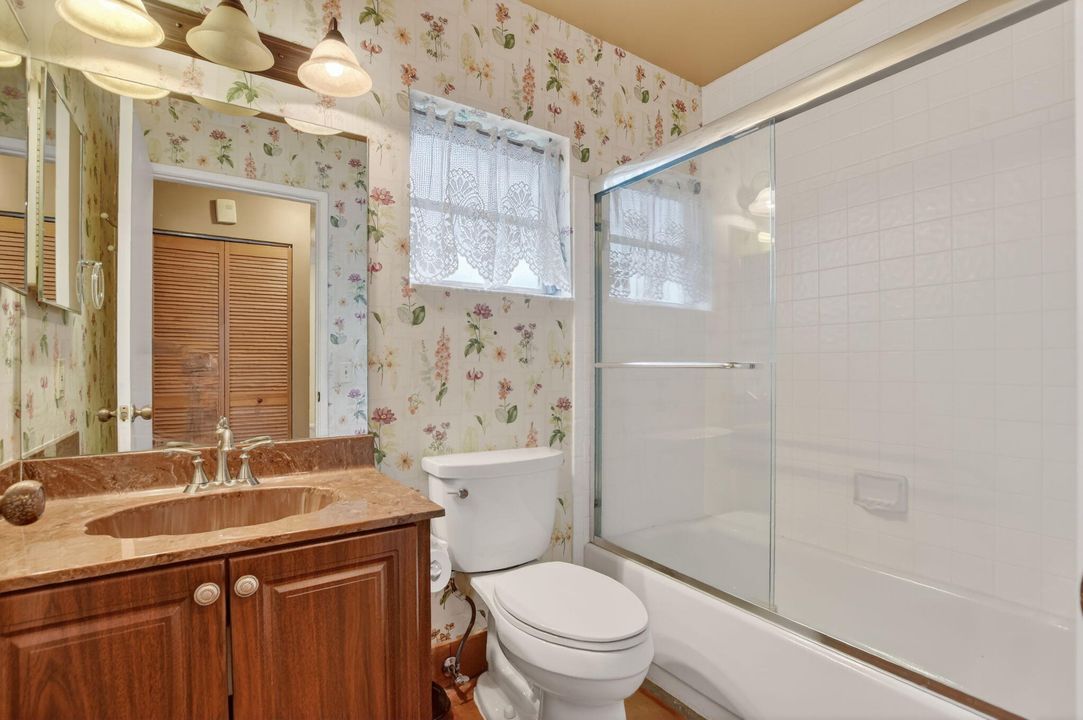 For Sale: $189,900 (2 beds, 2 baths, 1162 Square Feet)