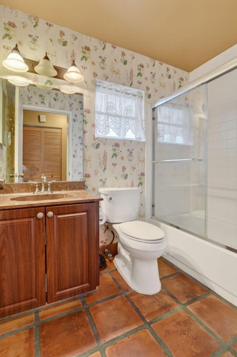 For Sale: $189,900 (2 beds, 2 baths, 1162 Square Feet)