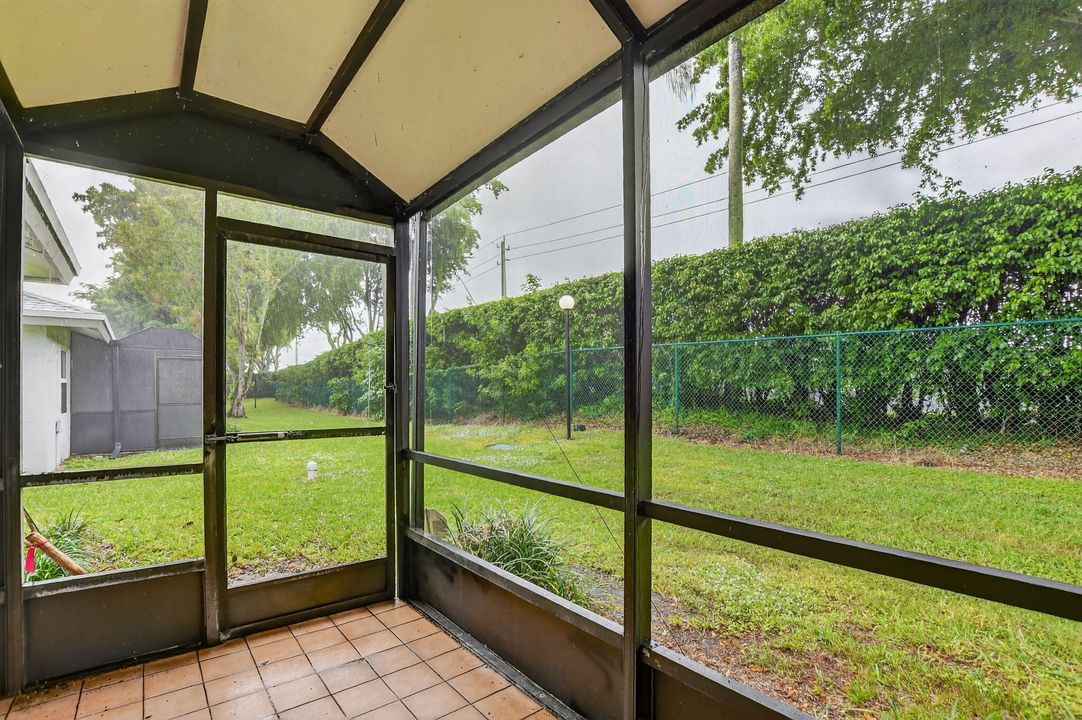 For Sale: $189,900 (2 beds, 2 baths, 1162 Square Feet)