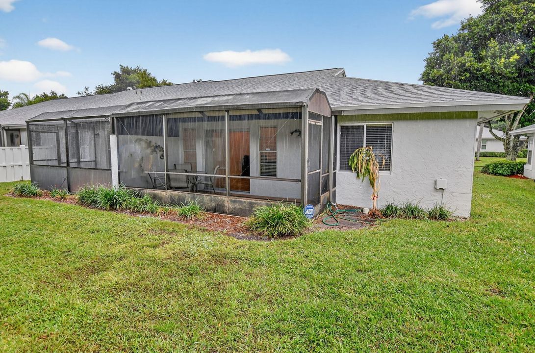 For Sale: $189,900 (2 beds, 2 baths, 1162 Square Feet)