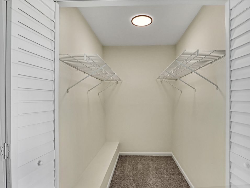 На продажу: $288,000 (2 спален, 2 ванн, 1288 Квадратных фут)