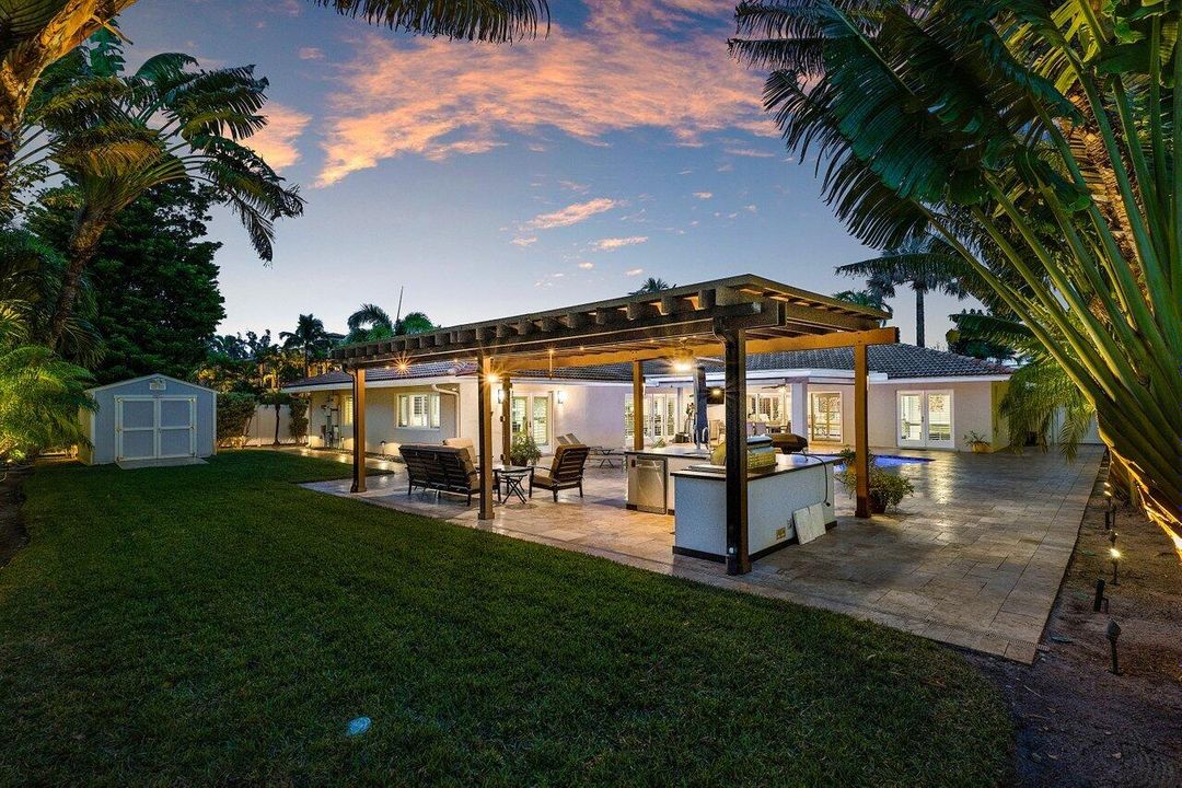 For Sale: $3,895,000 (4 beds, 4 baths, 3078 Square Feet)