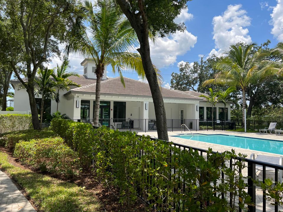 For Rent: $5,100 (6 beds, 4 baths, 2931 Square Feet)