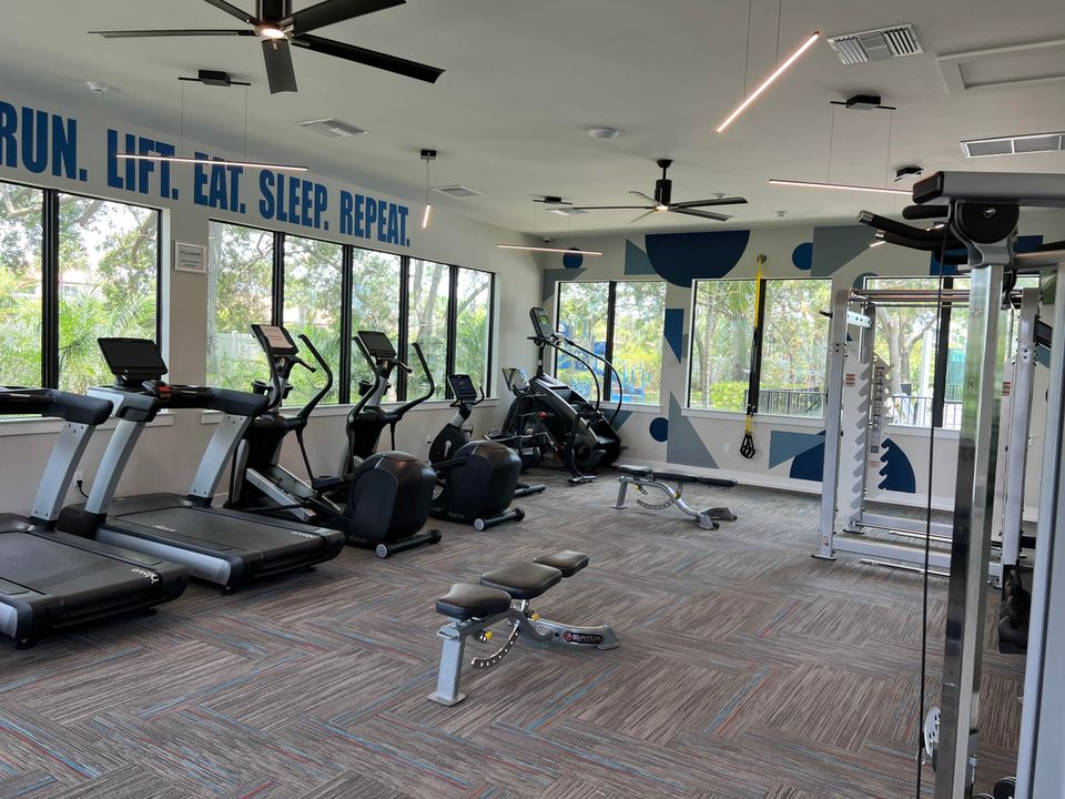 For Rent: $5,100 (6 beds, 4 baths, 2931 Square Feet)