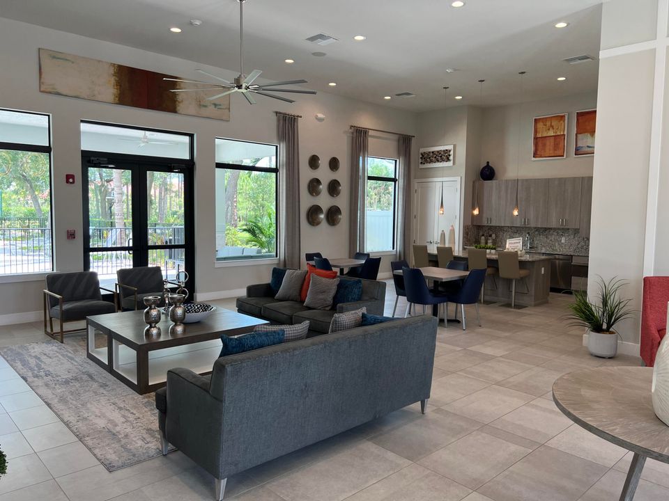 For Rent: $5,100 (6 beds, 4 baths, 2931 Square Feet)