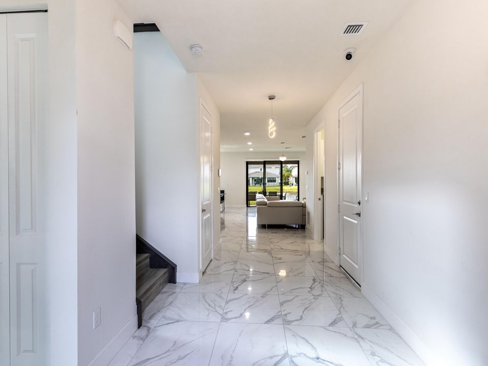 For Rent: $5,100 (6 beds, 4 baths, 2931 Square Feet)