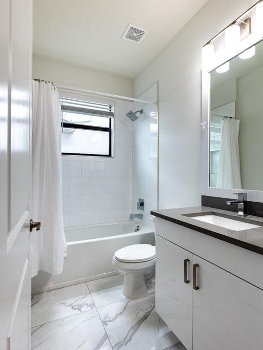 For Rent: $5,100 (6 beds, 4 baths, 2931 Square Feet)