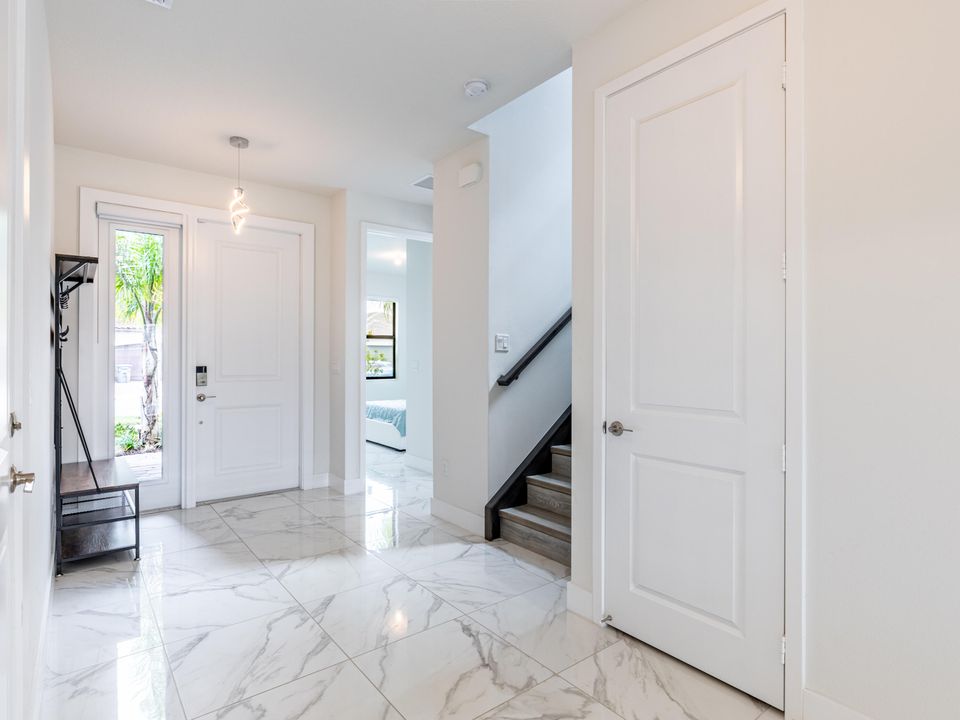 For Rent: $5,100 (6 beds, 4 baths, 2931 Square Feet)