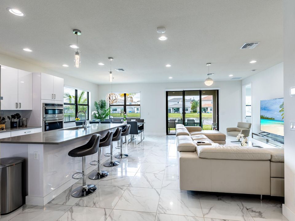 For Rent: $5,100 (6 beds, 4 baths, 2931 Square Feet)