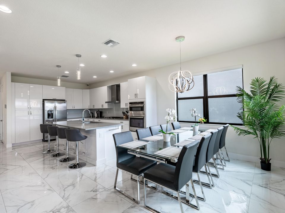 For Rent: $5,100 (6 beds, 4 baths, 2931 Square Feet)