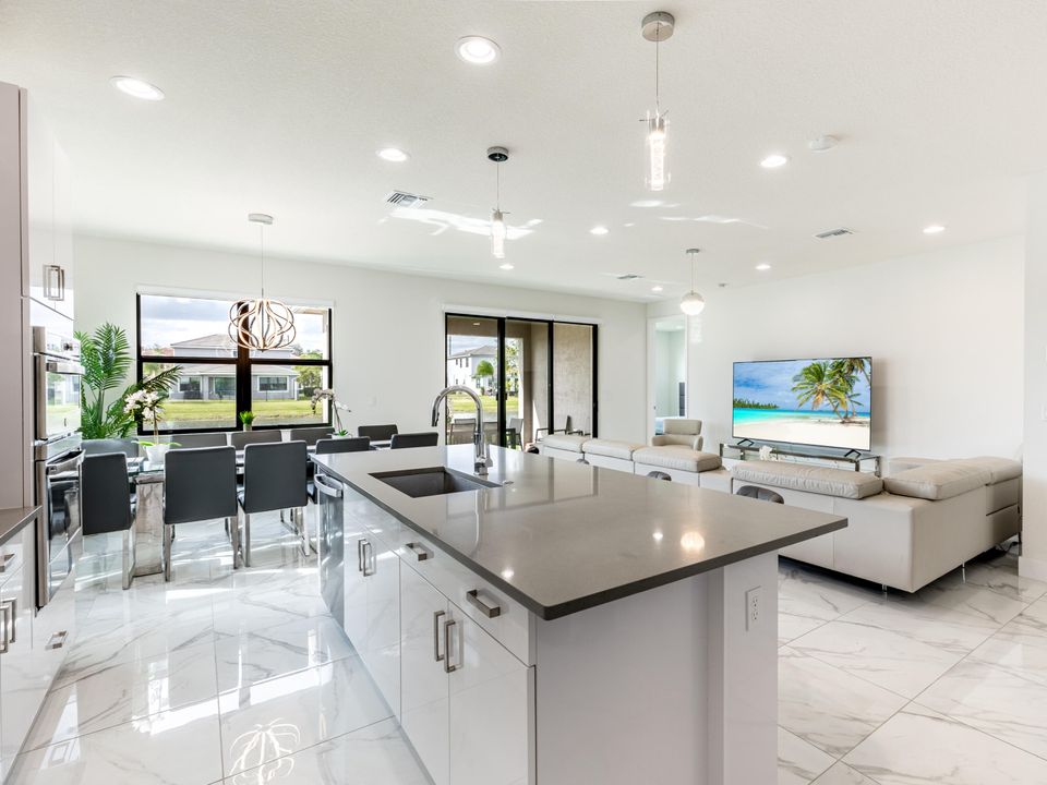 For Rent: $5,100 (6 beds, 4 baths, 2931 Square Feet)