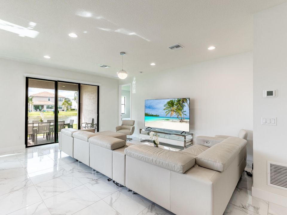 For Rent: $5,100 (6 beds, 4 baths, 2931 Square Feet)