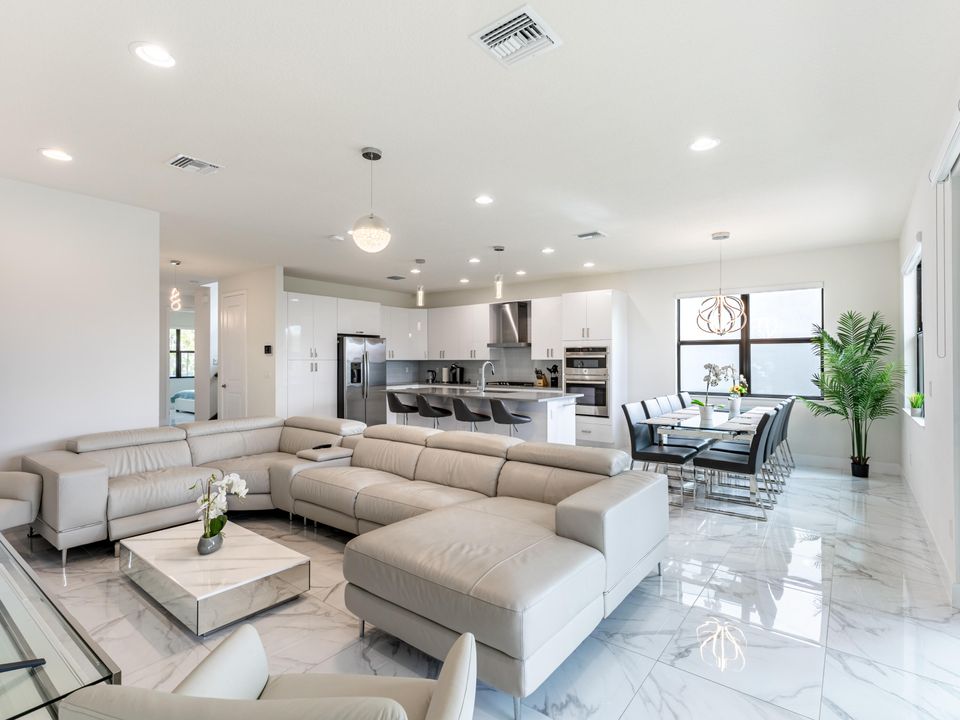 For Rent: $5,100 (6 beds, 4 baths, 2931 Square Feet)