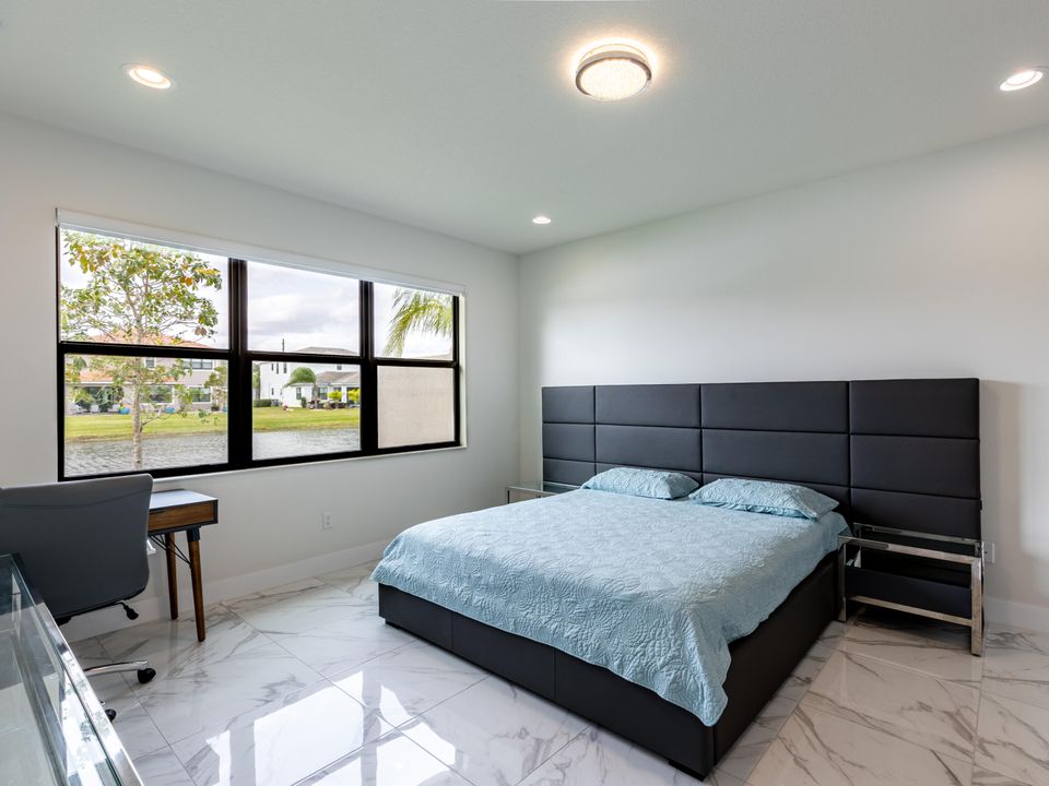 For Rent: $5,100 (6 beds, 4 baths, 2931 Square Feet)