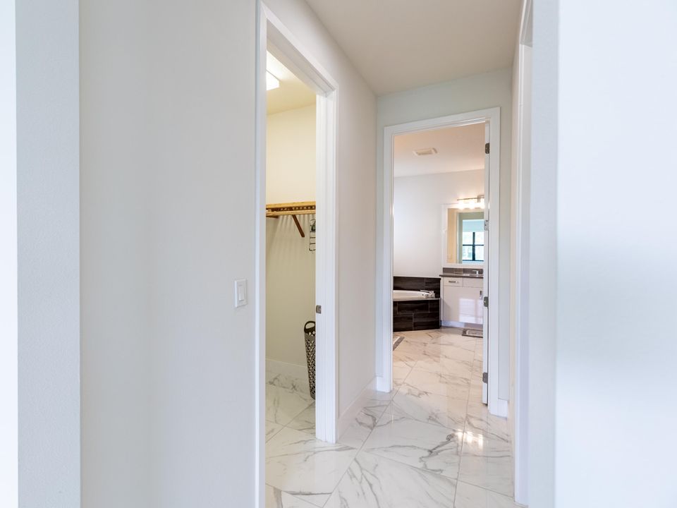 For Rent: $5,100 (6 beds, 4 baths, 2931 Square Feet)