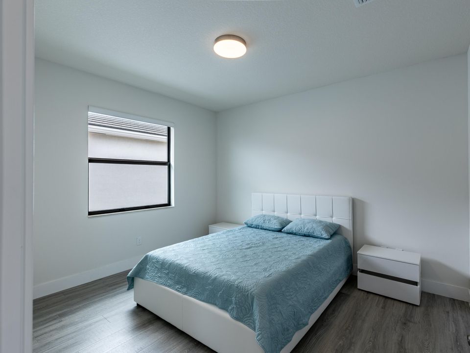 For Rent: $5,100 (6 beds, 4 baths, 2931 Square Feet)