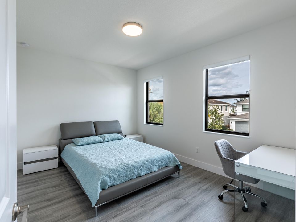 For Rent: $5,100 (6 beds, 4 baths, 2931 Square Feet)