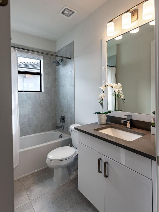 For Rent: $5,100 (6 beds, 4 baths, 2931 Square Feet)