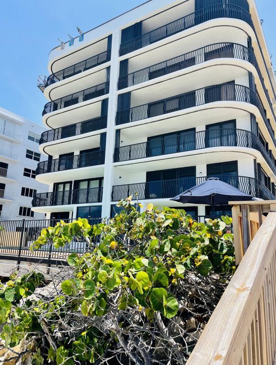 For Sale: $1,200,000 (3 beds, 3 baths, 2070 Square Feet)