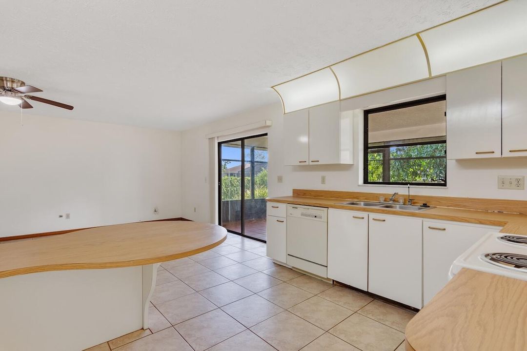 For Sale: $299,900 (3 beds, 2 baths, 1736 Square Feet)