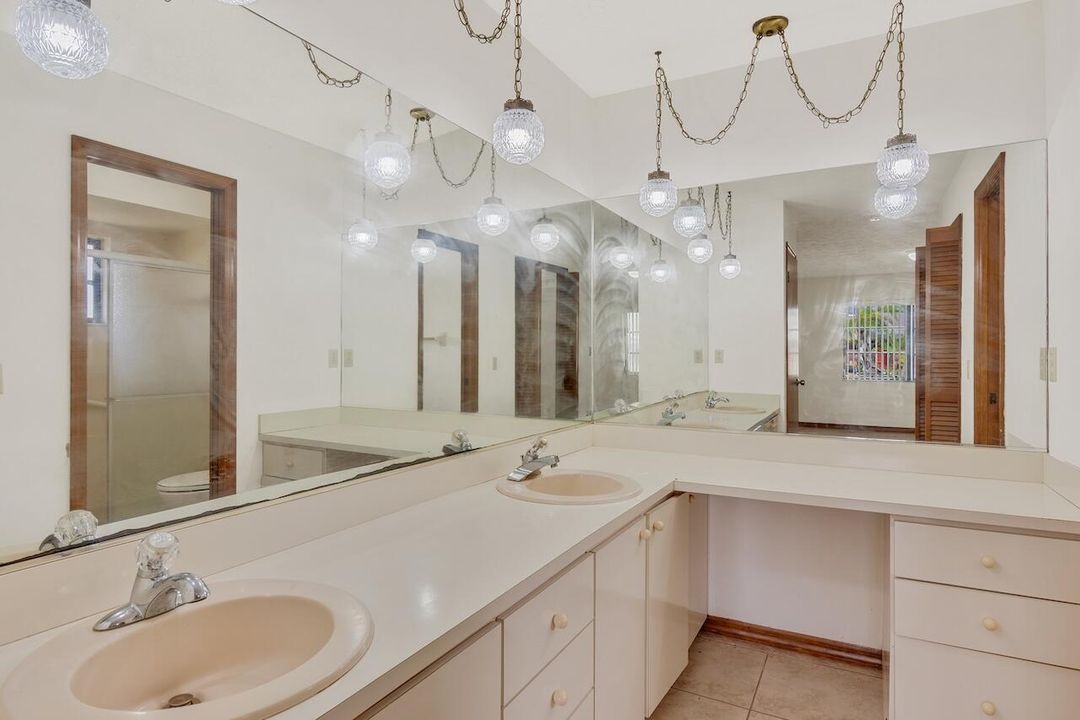 For Sale: $299,900 (3 beds, 2 baths, 1736 Square Feet)