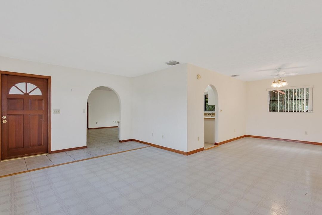 For Sale: $299,900 (3 beds, 2 baths, 1736 Square Feet)