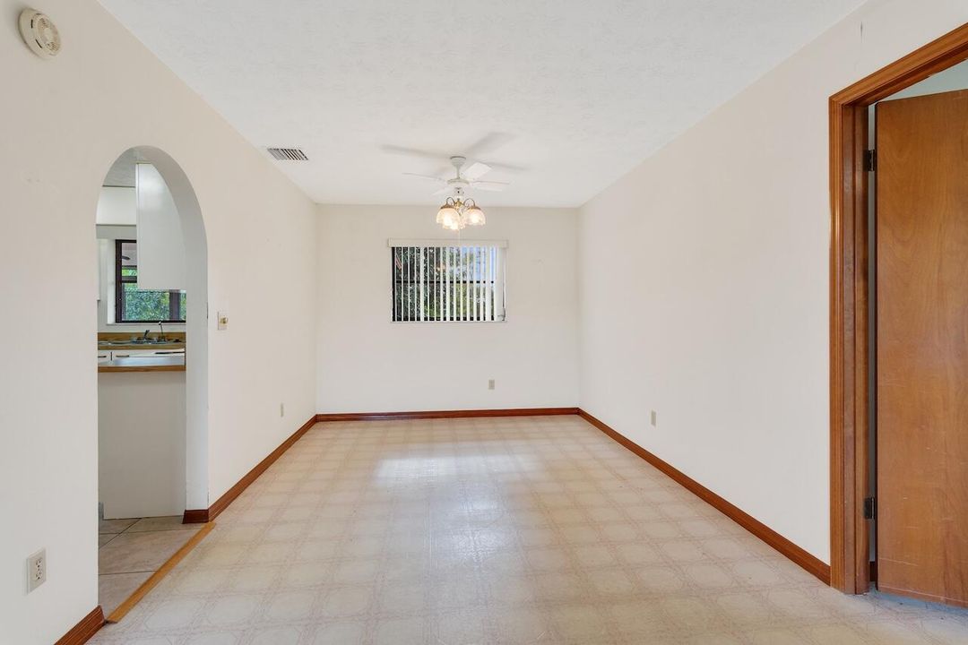 For Sale: $299,900 (3 beds, 2 baths, 1736 Square Feet)