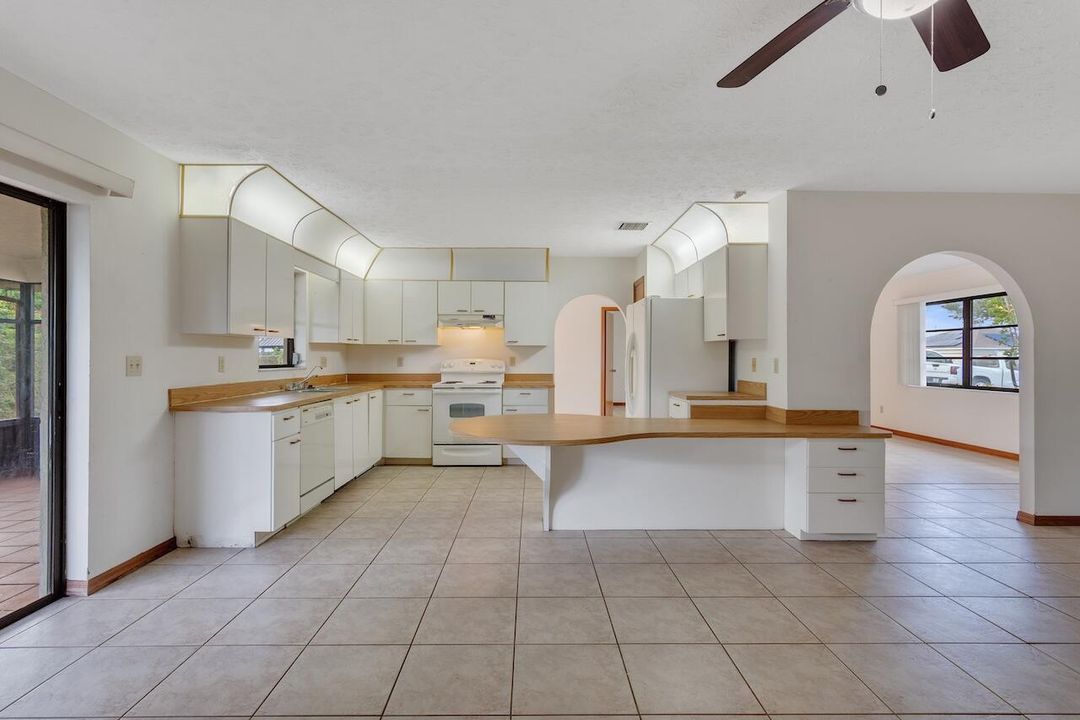 For Sale: $299,900 (3 beds, 2 baths, 1736 Square Feet)