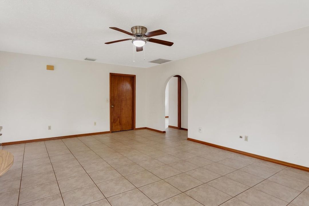 For Sale: $299,900 (3 beds, 2 baths, 1736 Square Feet)