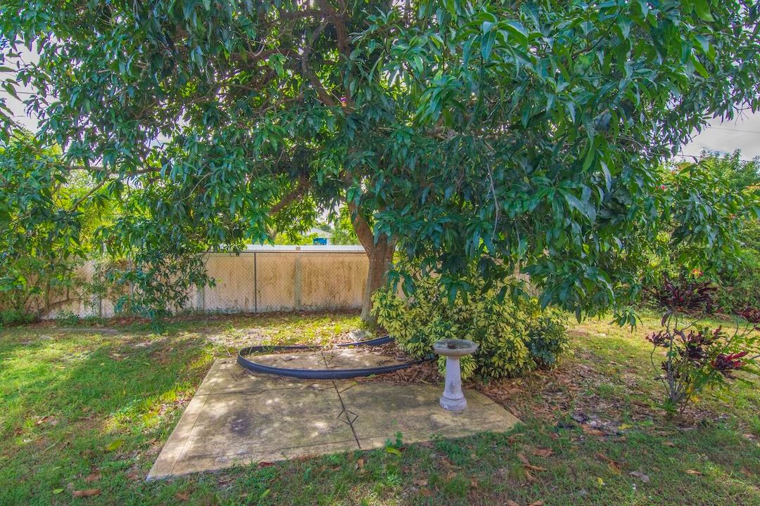 For Sale: $299,900 (3 beds, 2 baths, 1736 Square Feet)