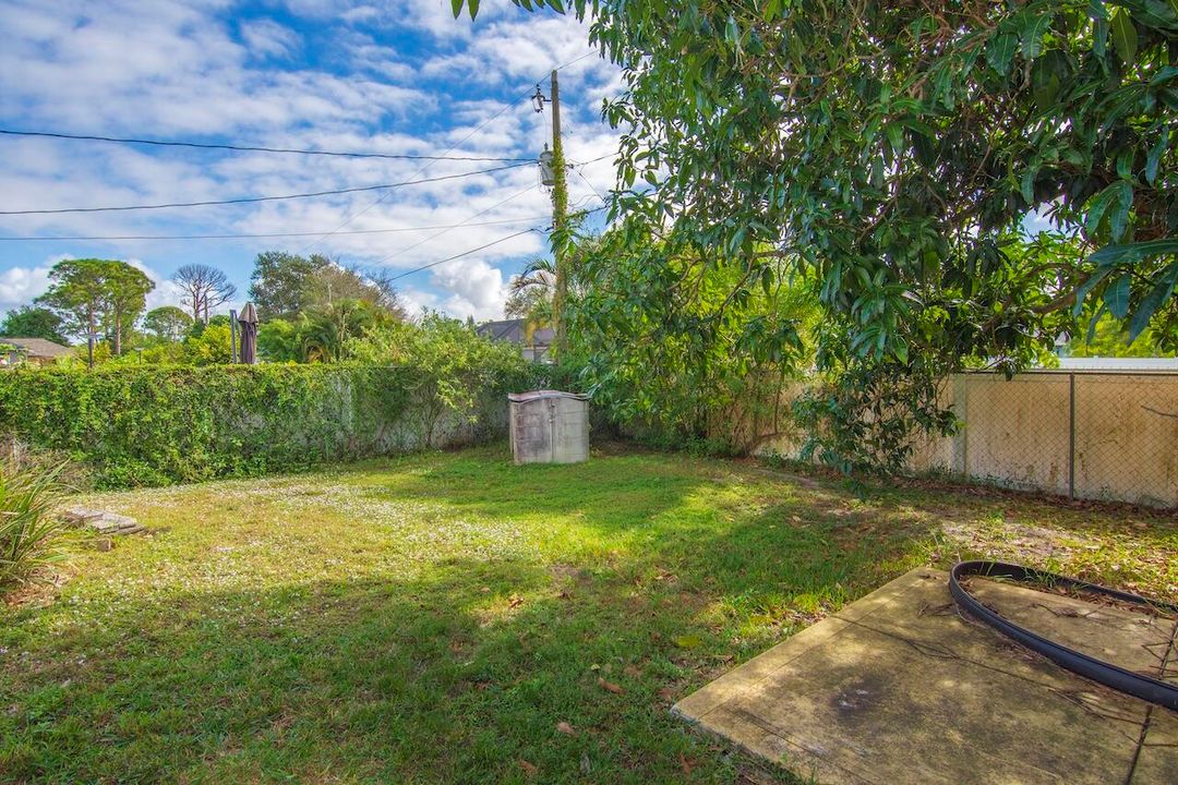 For Sale: $299,900 (3 beds, 2 baths, 1736 Square Feet)