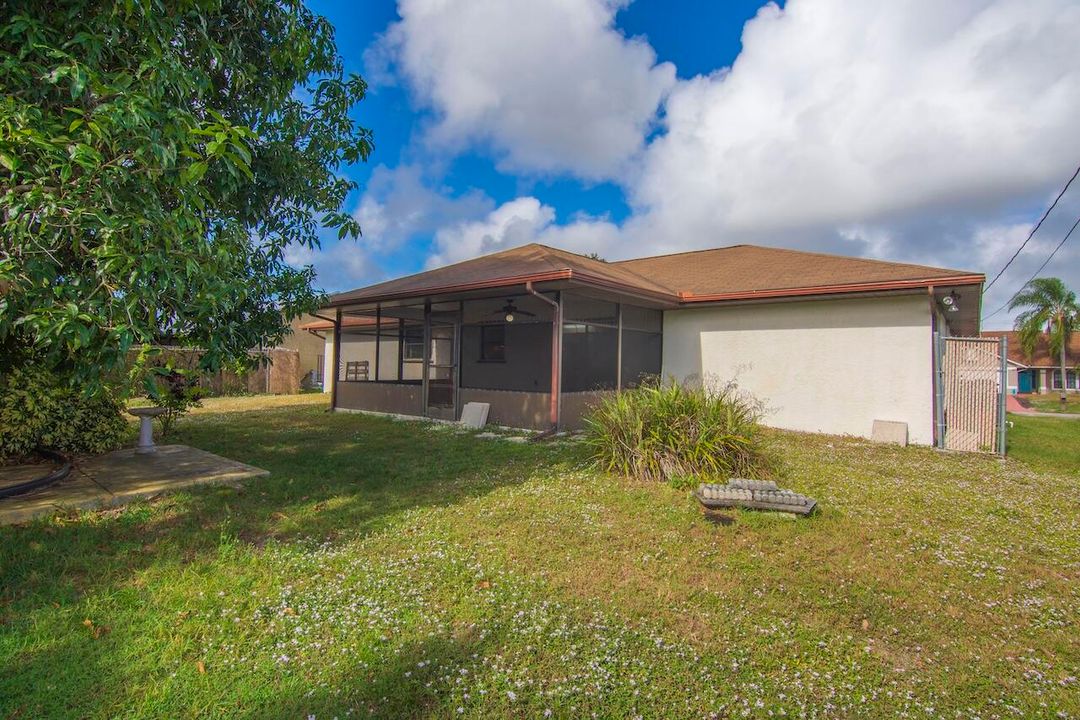 For Sale: $299,900 (3 beds, 2 baths, 1736 Square Feet)