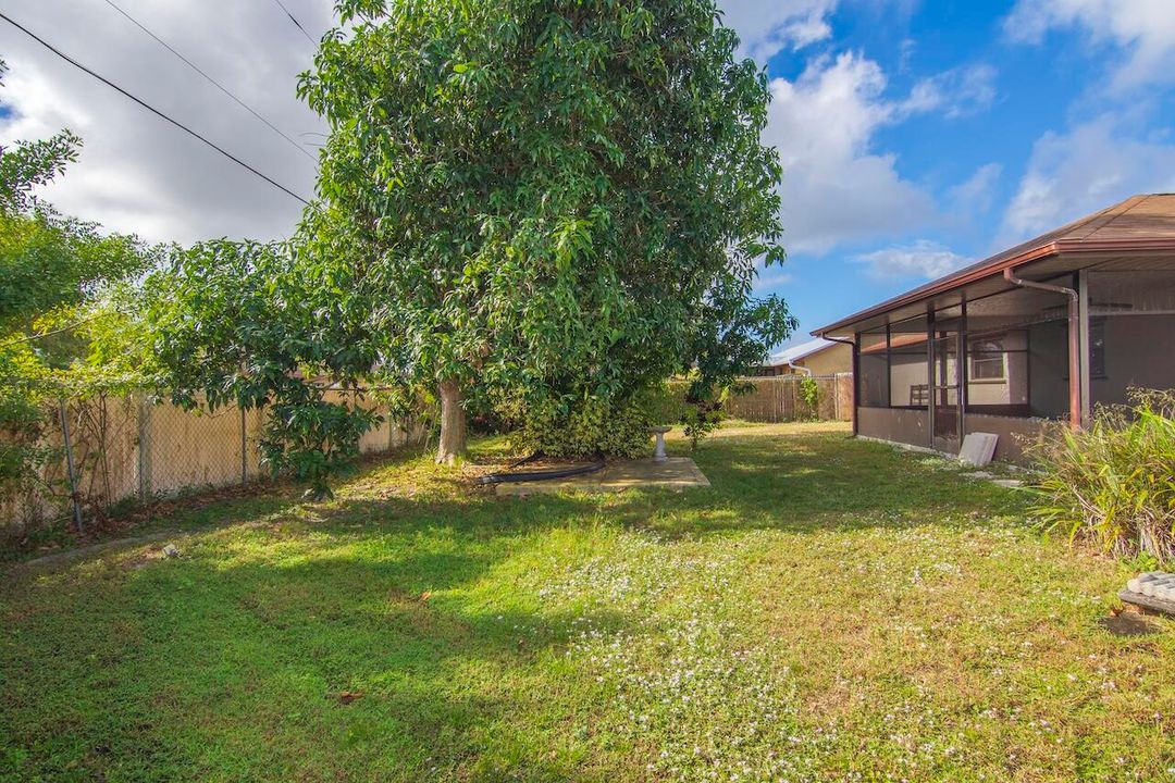 For Sale: $299,900 (3 beds, 2 baths, 1736 Square Feet)