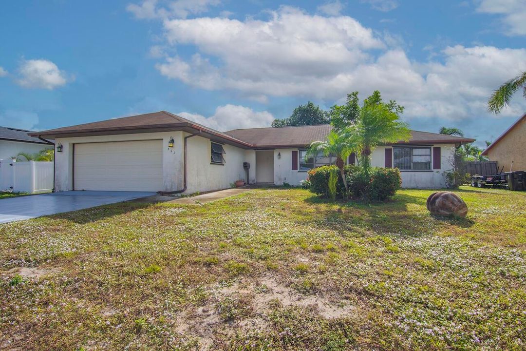 For Sale: $299,900 (3 beds, 2 baths, 1736 Square Feet)