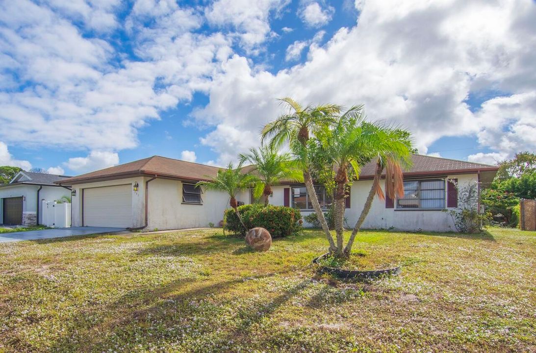 For Sale: $299,900 (3 beds, 2 baths, 1736 Square Feet)