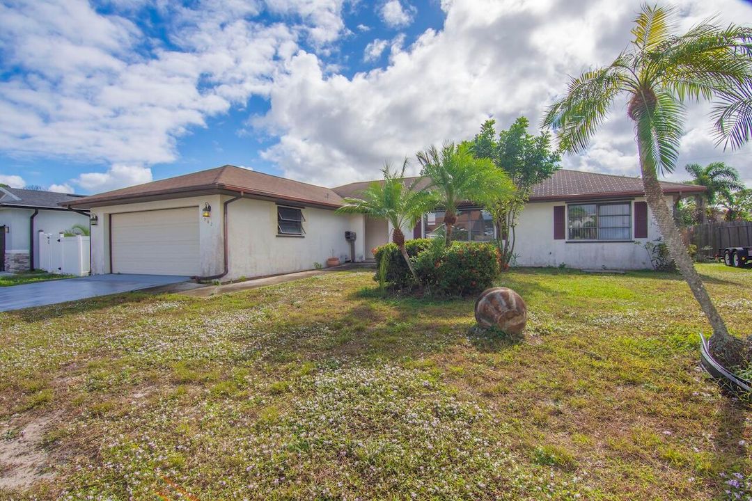 For Sale: $299,900 (3 beds, 2 baths, 1736 Square Feet)