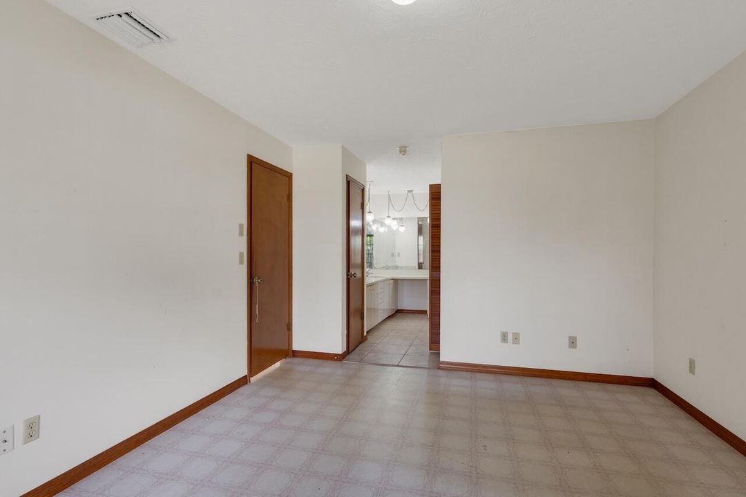 For Sale: $299,900 (3 beds, 2 baths, 1736 Square Feet)