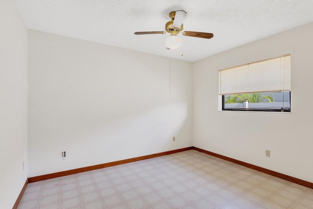 For Sale: $299,900 (3 beds, 2 baths, 1736 Square Feet)