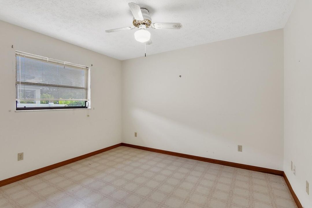 For Sale: $299,900 (3 beds, 2 baths, 1736 Square Feet)