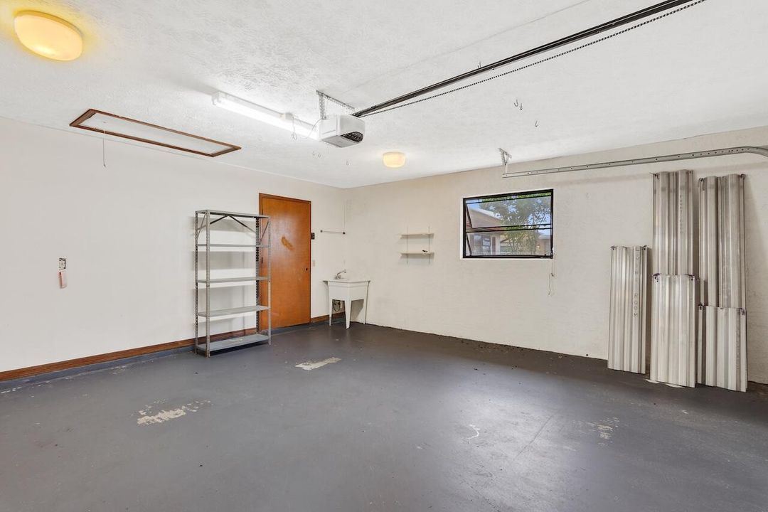 For Sale: $299,900 (3 beds, 2 baths, 1736 Square Feet)