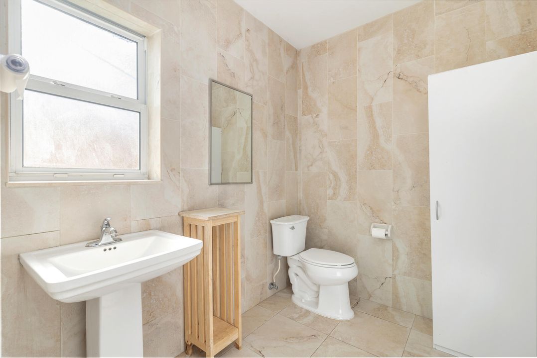 На продажу: $2,495,000 (0 спален, 0 ванн, 1040 Квадратных фут)