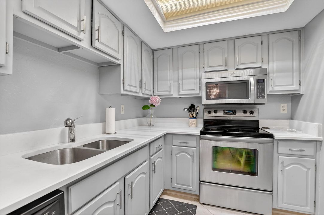 For Rent: $2,750 (2 beds, 2 baths, 1050 Square Feet)