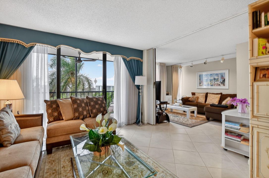 For Rent: $2,750 (2 beds, 2 baths, 1050 Square Feet)