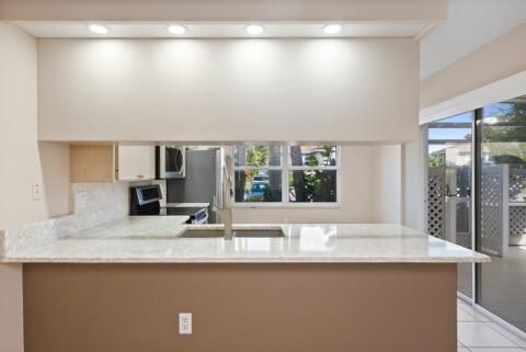 En Venta: $245,000 (2 camas, 2 baños, 1374 Pies cuadrados)