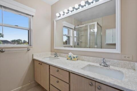 En Venta: $245,000 (2 camas, 2 baños, 1374 Pies cuadrados)