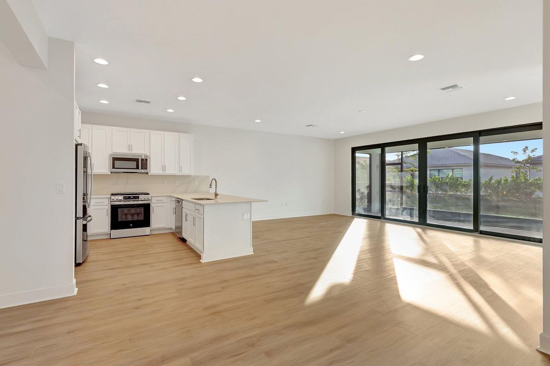 For Rent: $3,400 (2 beds, 2 baths, 1753 Square Feet)