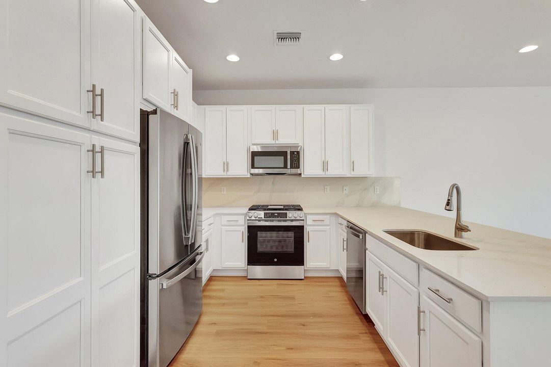 For Rent: $3,400 (2 beds, 2 baths, 1753 Square Feet)