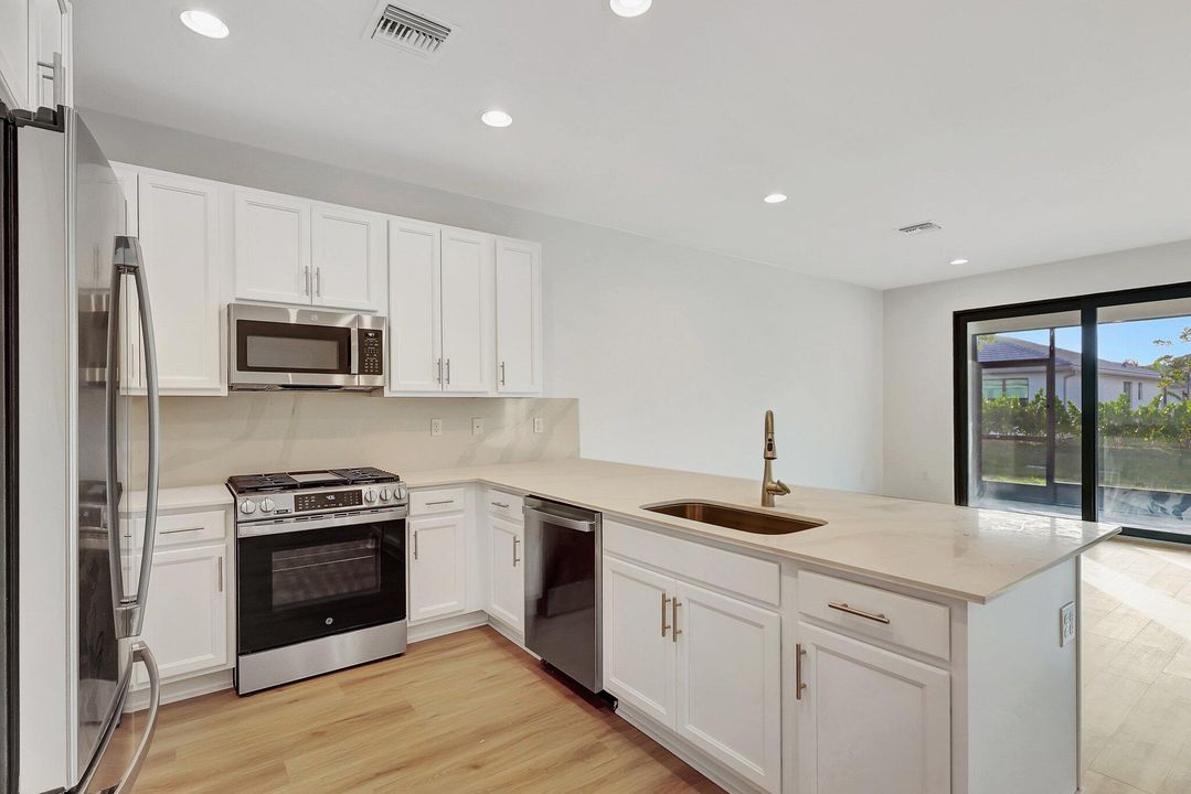 For Rent: $3,400 (2 beds, 2 baths, 1753 Square Feet)